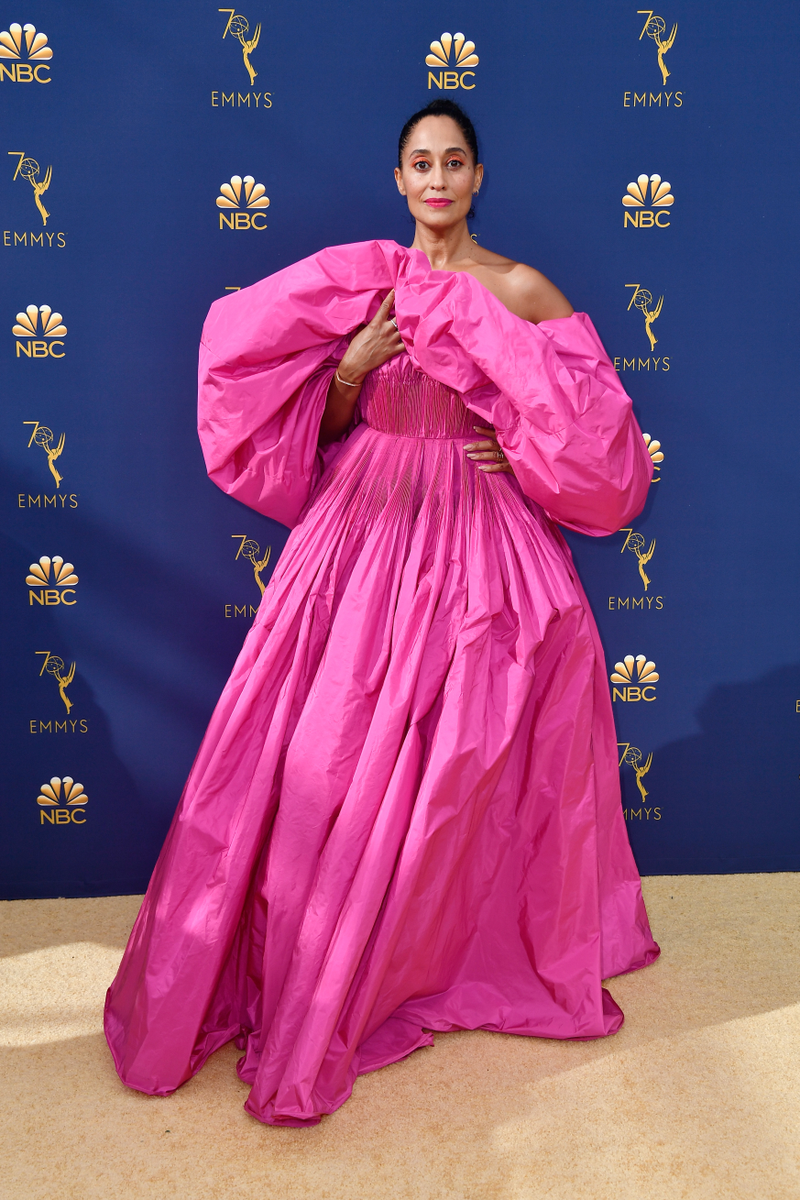 Illustration for article titled All the Demure & Sparkly Shit on the 70th Annual Emmys Red Carpet